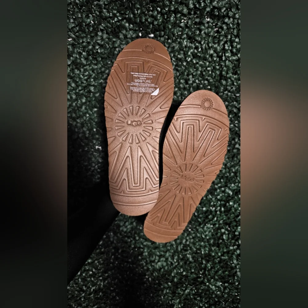 UGG Black Chukka Boots with Tan Laces - Picture 4 of 6